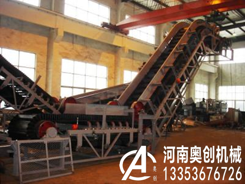 大（dà）傾角擋邊皮（pí）帶機展示