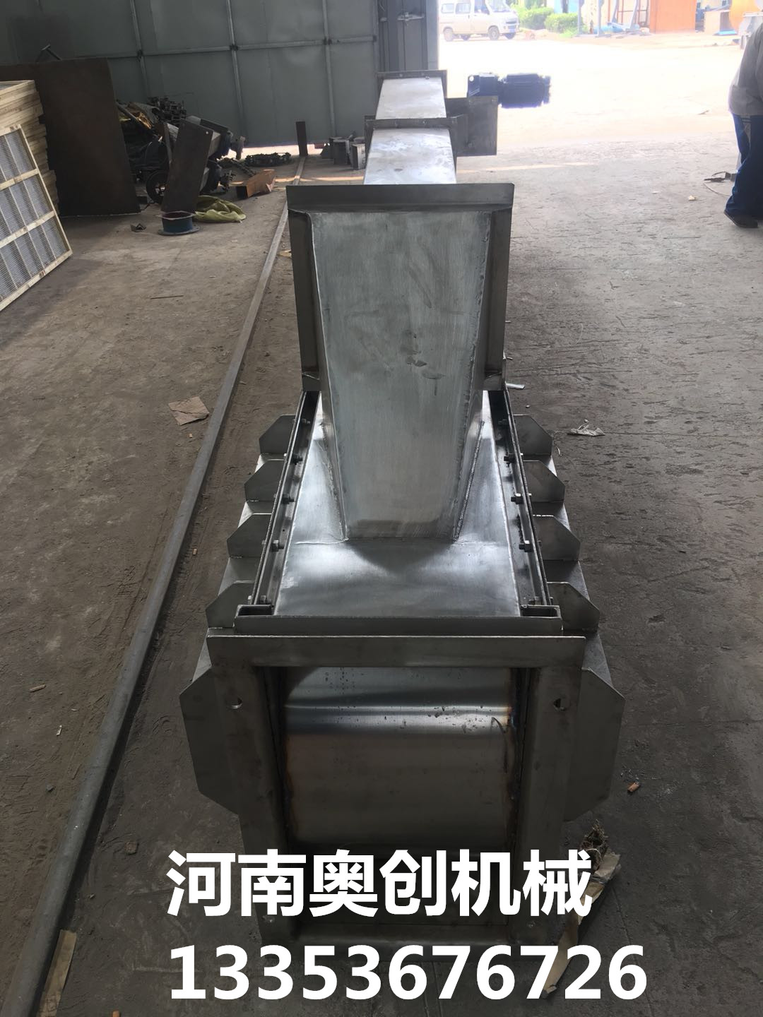 不鏽鋼板鏈鬥式提升機展示