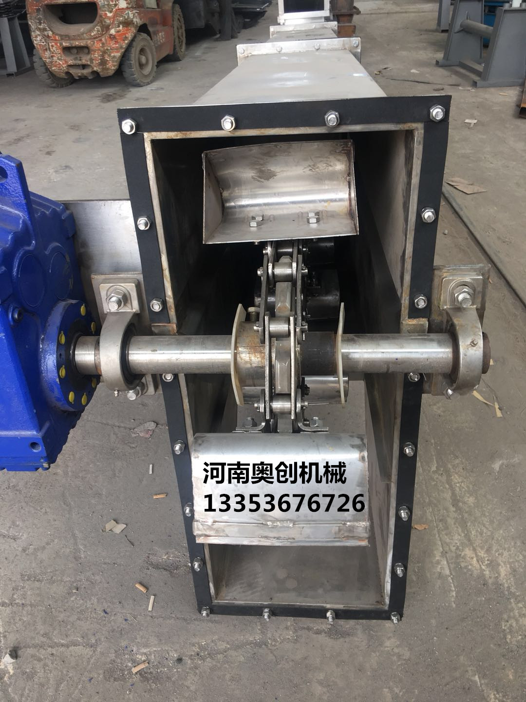 不鏽鋼（gāng）板鏈鬥（dòu）式提升（shēng）機展示1