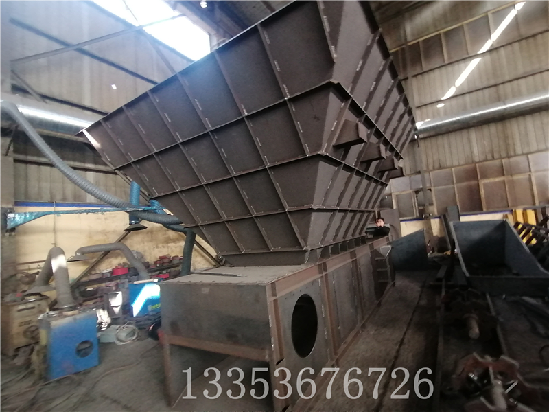 礦（kuàng）石整車卸料重（chóng）型高（gāo）強度板式喂料（liào）機帶配套料倉3